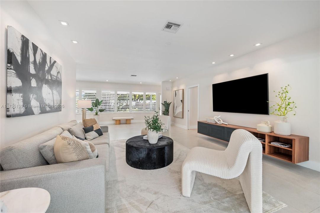 Recently Sold: $1,835,000 (5 beds, 3 baths, 3080 Square Feet)