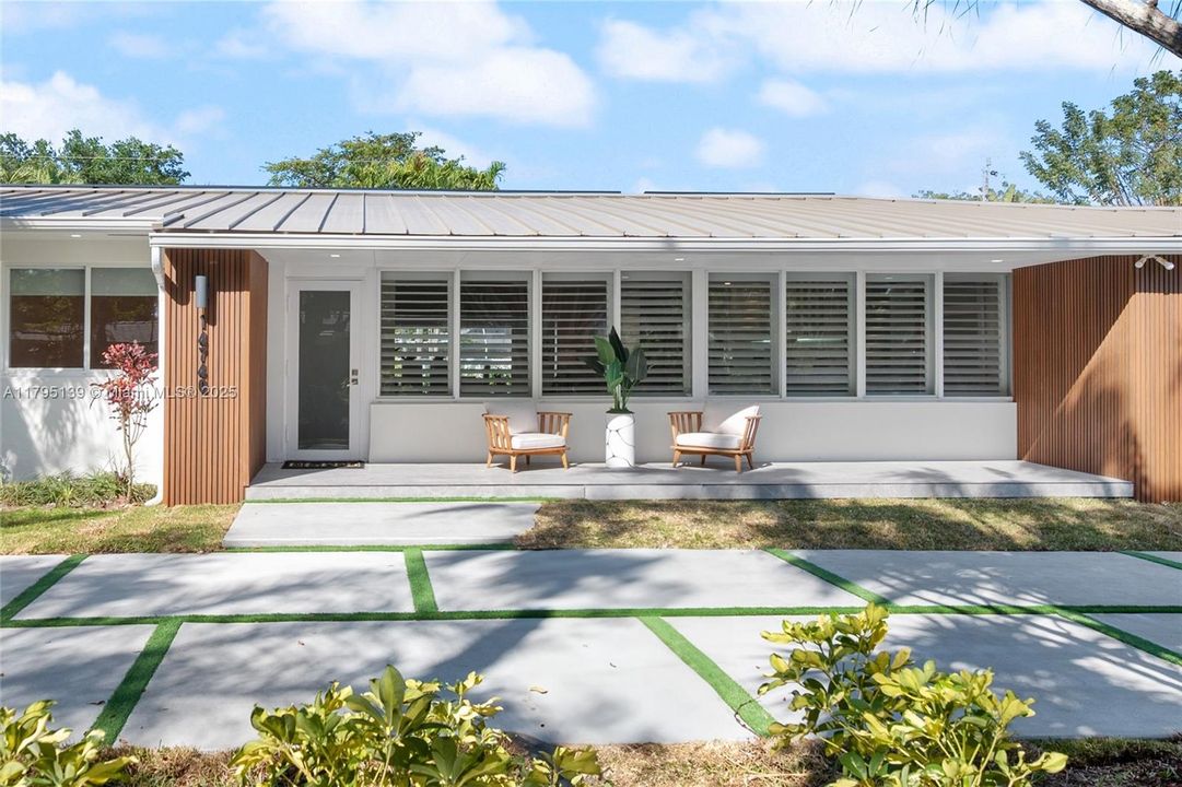 Recently Sold: $1,835,000 (5 beds, 3 baths, 3080 Square Feet)