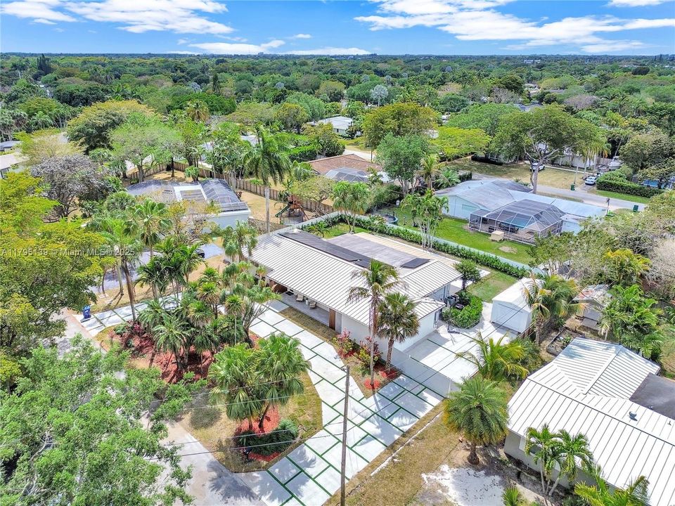 Recently Sold: $1,835,000 (5 beds, 3 baths, 3080 Square Feet)