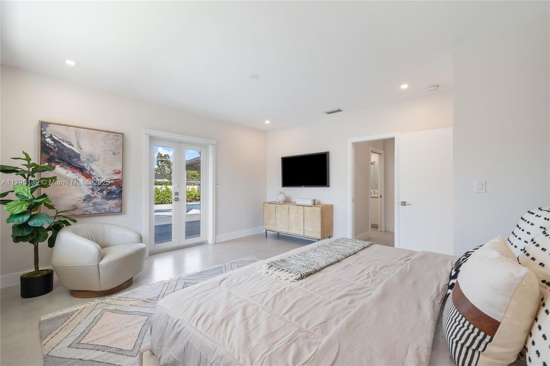 Recently Sold: $1,835,000 (5 beds, 3 baths, 3080 Square Feet)
