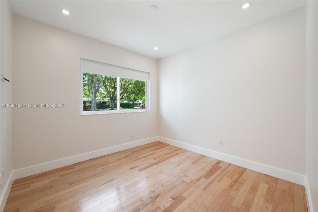 Recently Sold: $1,835,000 (5 beds, 3 baths, 3080 Square Feet)