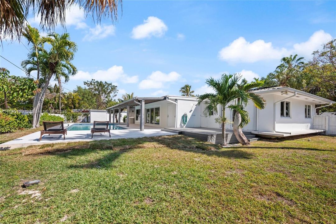 Recently Sold: $1,835,000 (5 beds, 3 baths, 3080 Square Feet)