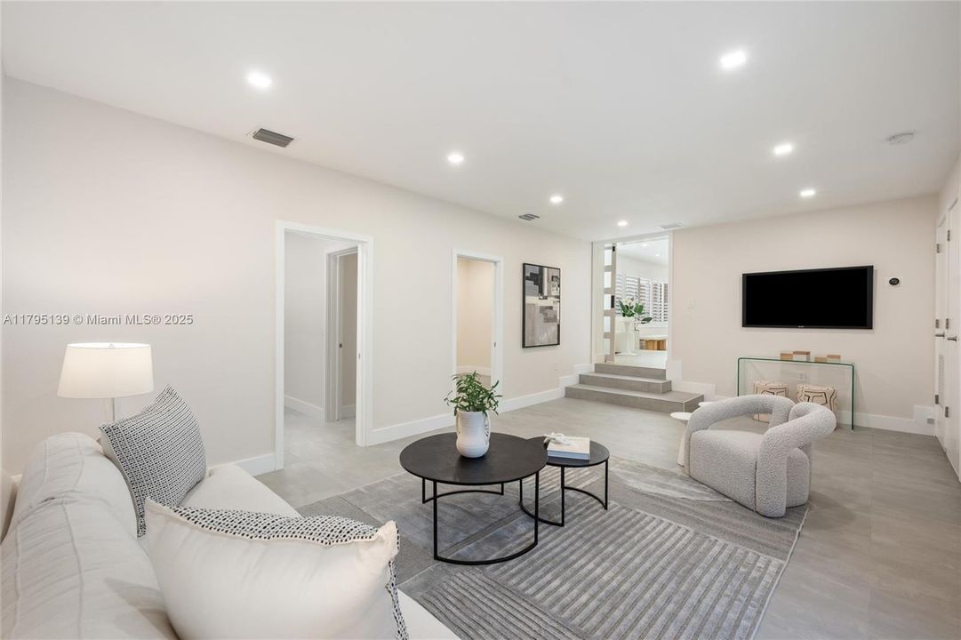 Recently Sold: $1,835,000 (5 beds, 3 baths, 3080 Square Feet)