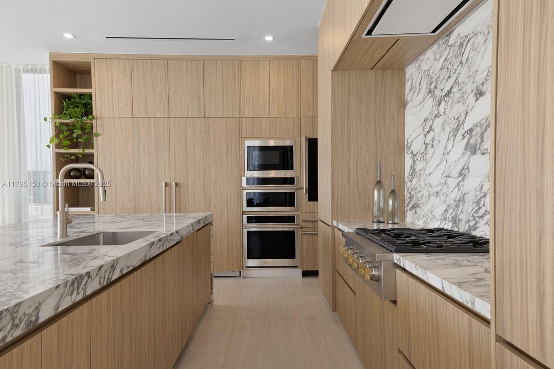 For Sale: $21,500,000 (5 beds, 4 baths, 5506 Square Feet)