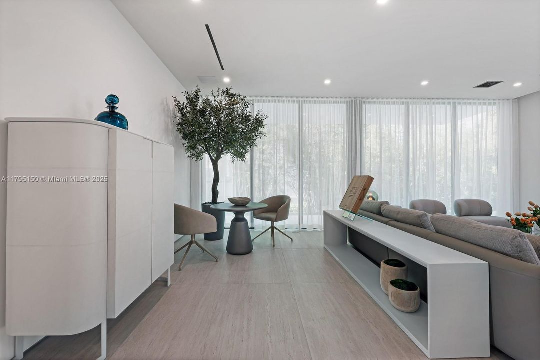For Sale: $21,500,000 (5 beds, 4 baths, 5506 Square Feet)
