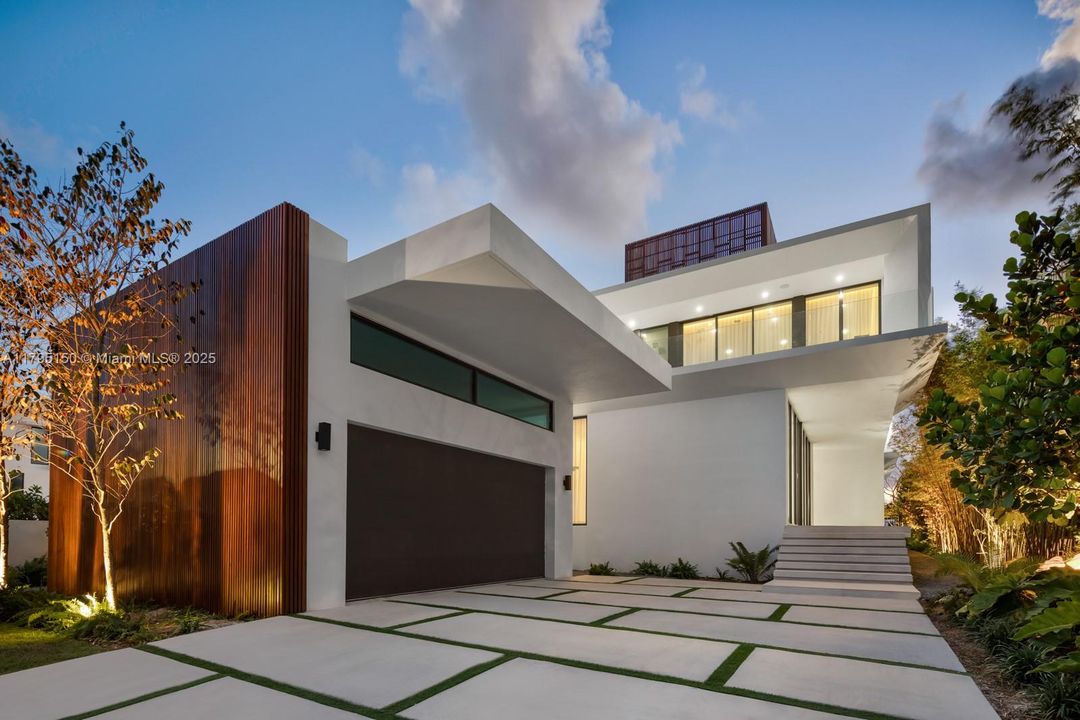 For Sale: $21,500,000 (5 beds, 4 baths, 5506 Square Feet)
