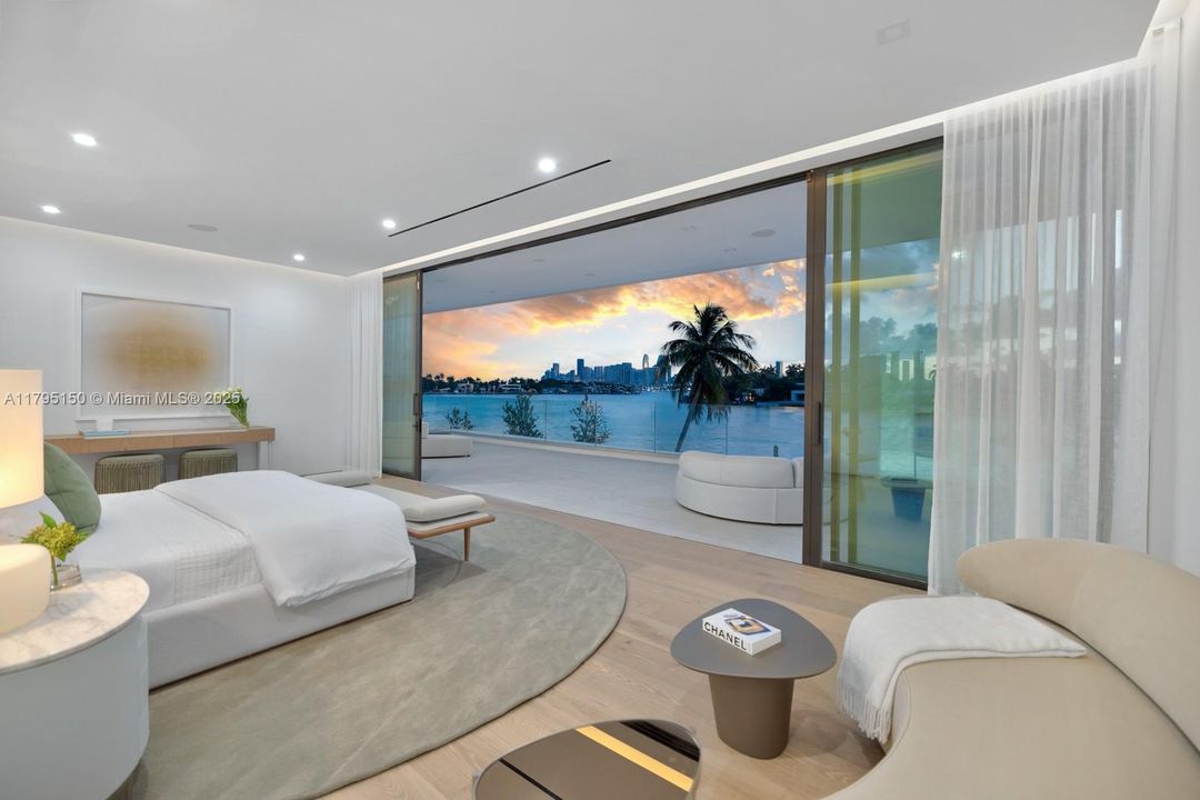 For Sale: $21,500,000 (5 beds, 4 baths, 5506 Square Feet)