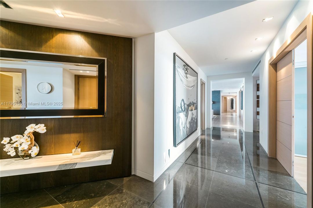 En Venta: $23,500,000 (5 camas, 5 baños, 7025 Pies cuadrados)