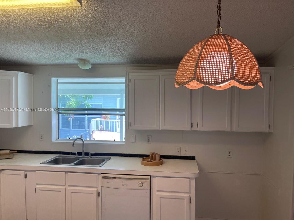 For Sale: $245,000 (3 beds, 2 baths, 1170 Square Feet)