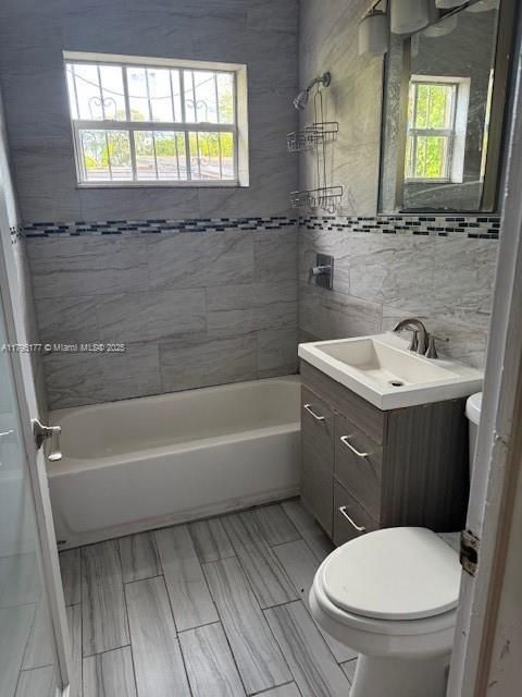 Activo con contrato: $295,000 (2 camas, 1 baños, 1100 Pies cuadrados)