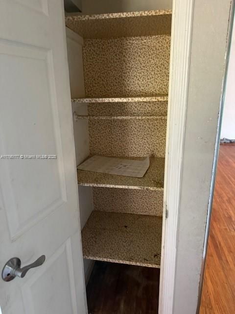 Activo con contrato: $295,000 (2 camas, 1 baños, 1100 Pies cuadrados)