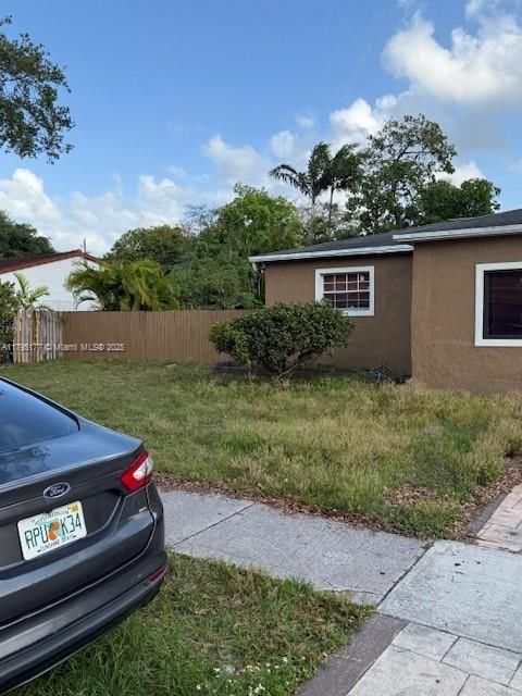 Activo con contrato: $295,000 (2 camas, 1 baños, 1100 Pies cuadrados)