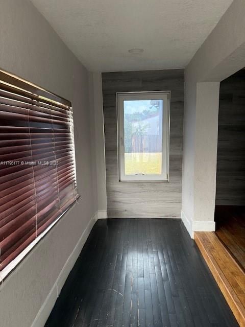 Activo con contrato: $295,000 (2 camas, 1 baños, 1100 Pies cuadrados)