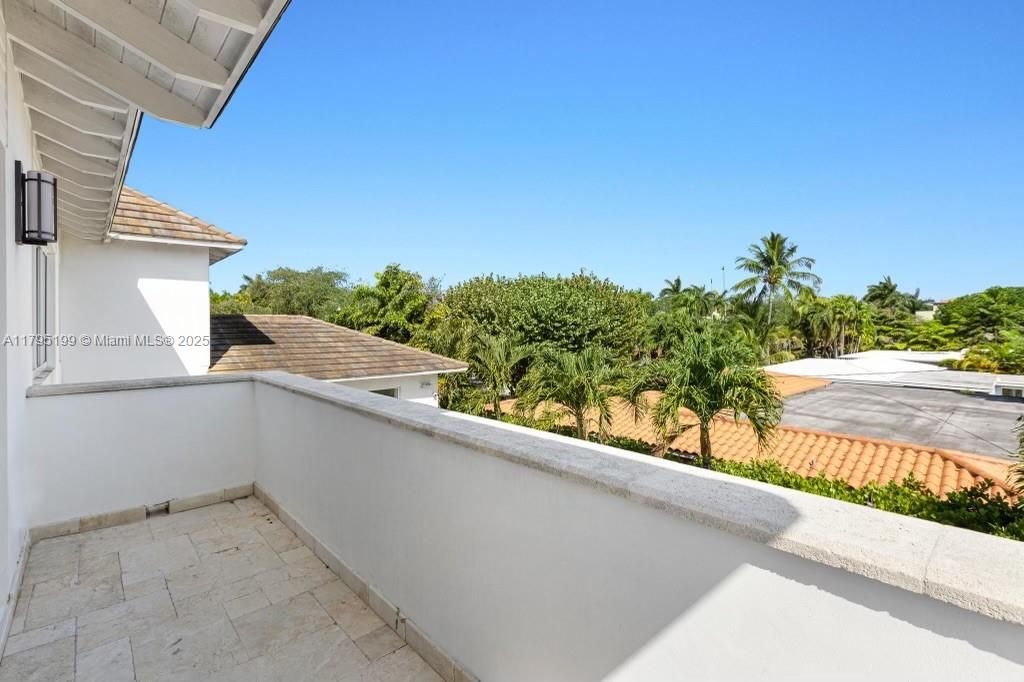 For Rent: $25,000 (6 beds, 6 baths, 3646 Square Feet)