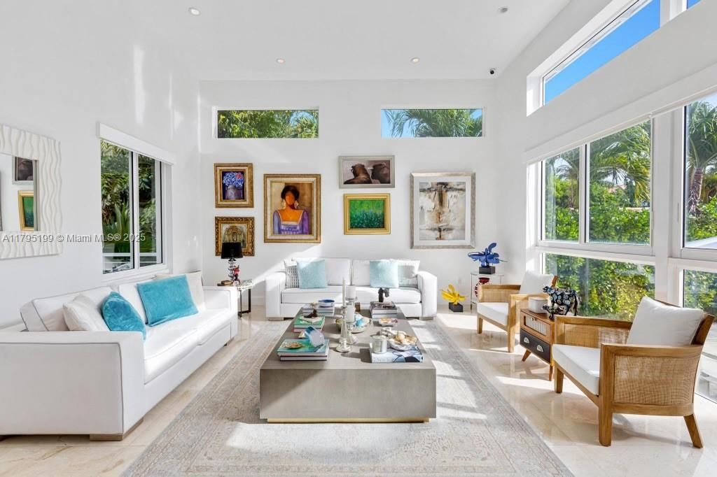 For Rent: $25,000 (6 beds, 6 baths, 3646 Square Feet)