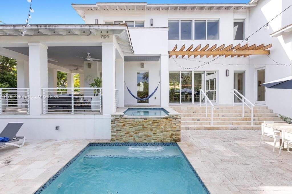 For Rent: $25,000 (6 beds, 6 baths, 3646 Square Feet)