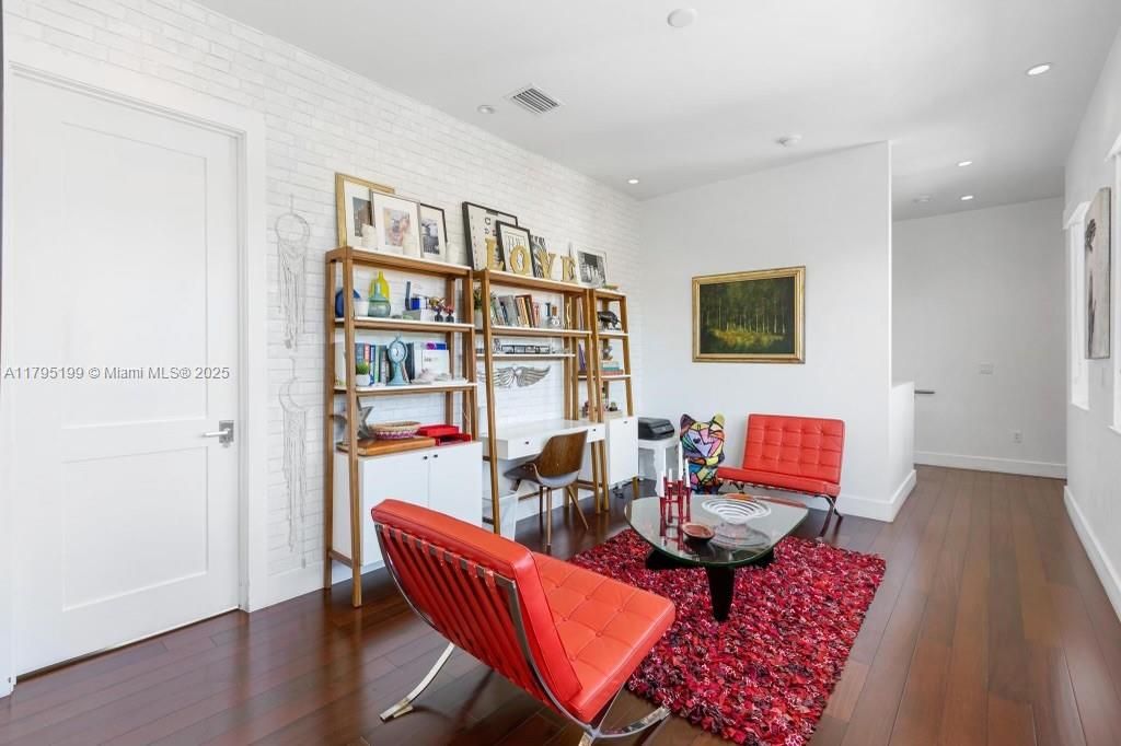 For Rent: $25,000 (6 beds, 6 baths, 3646 Square Feet)