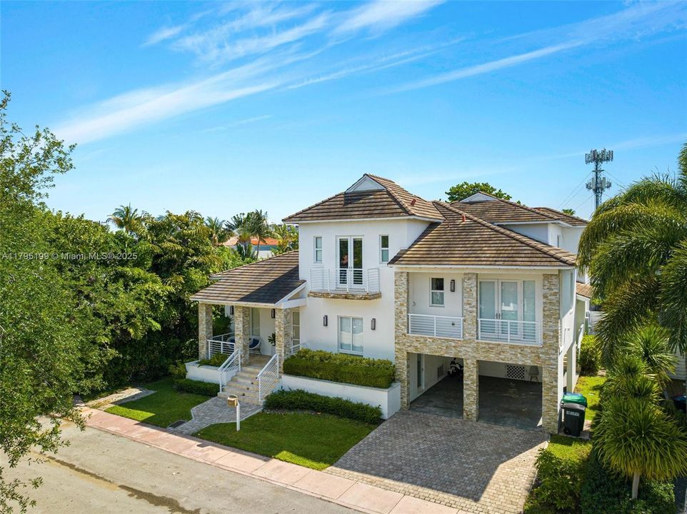 For Rent: $25,000 (6 beds, 6 baths, 3646 Square Feet)