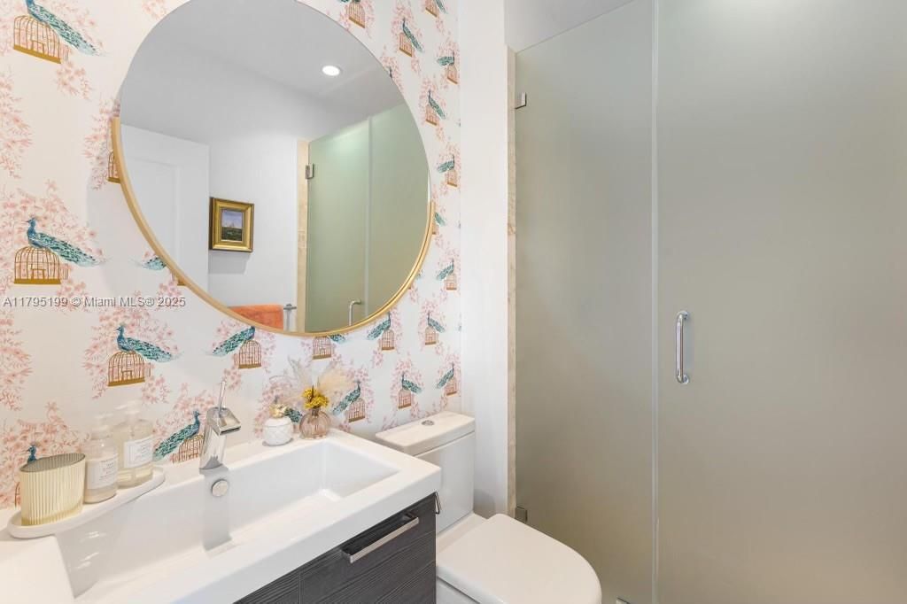 For Rent: $25,000 (6 beds, 6 baths, 3646 Square Feet)