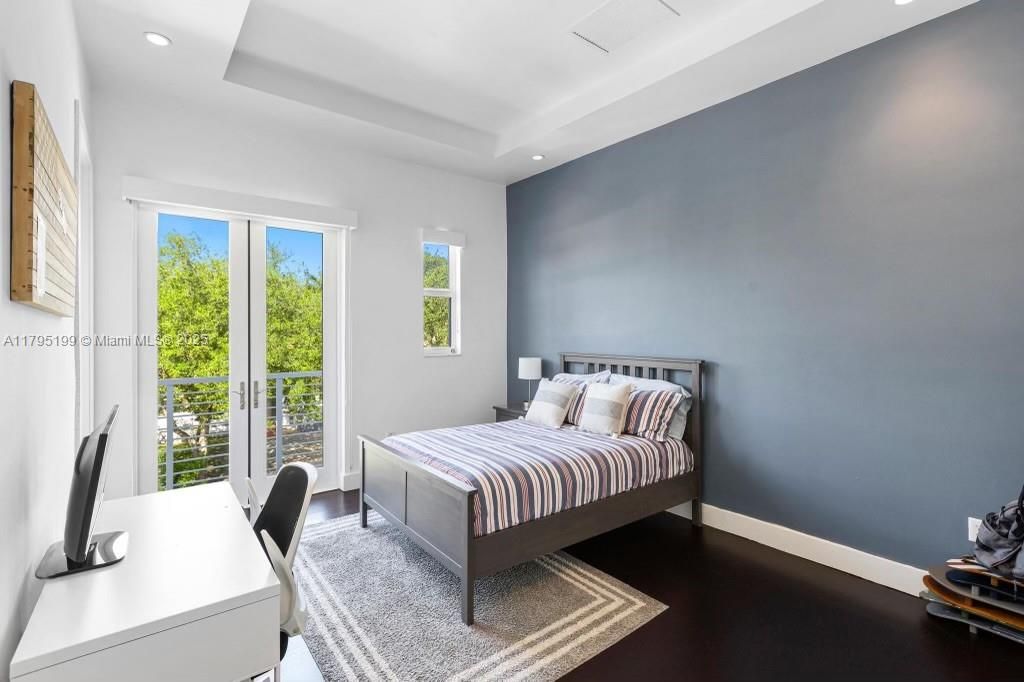 For Rent: $25,000 (6 beds, 6 baths, 3646 Square Feet)