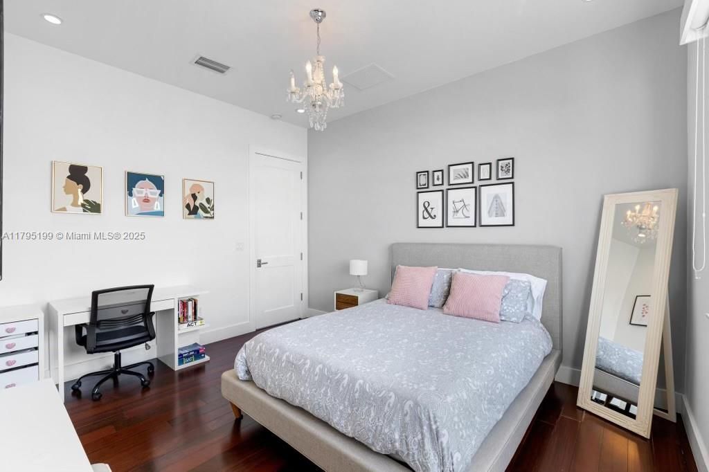 For Rent: $25,000 (6 beds, 6 baths, 3646 Square Feet)