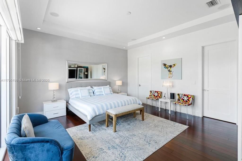 For Rent: $25,000 (6 beds, 6 baths, 3646 Square Feet)