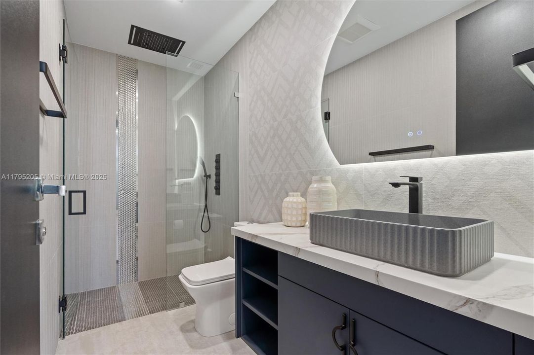 Recently Sold: $3,199,995 (5 beds, 5 baths, 4220 Square Feet)