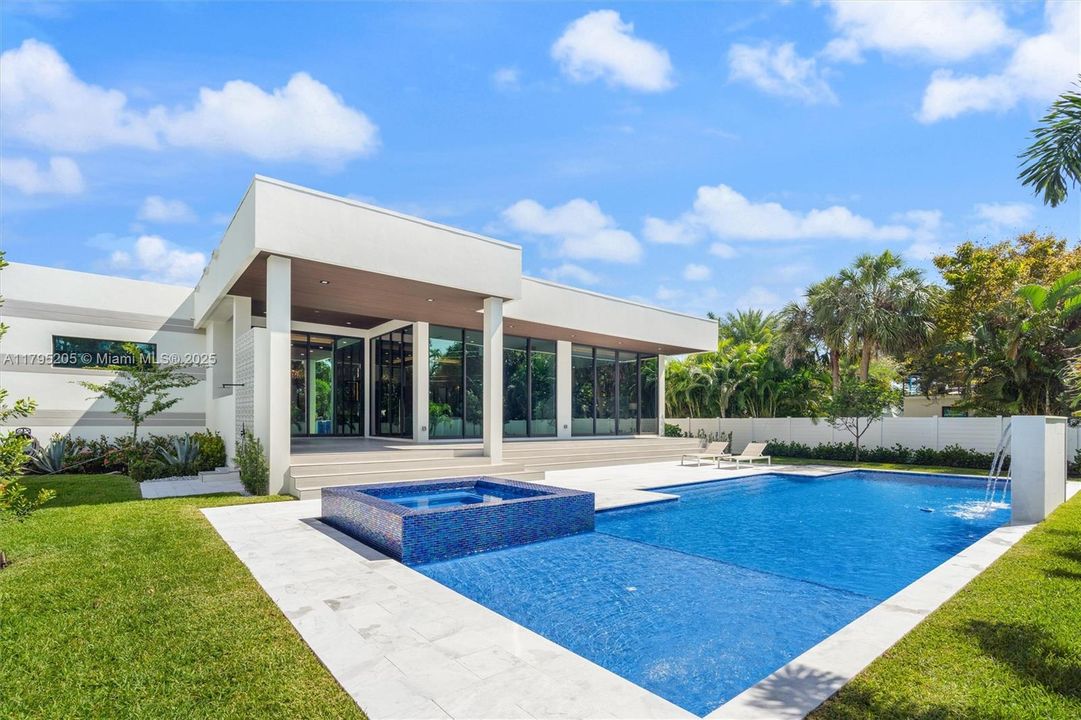 Recently Sold: $3,199,995 (5 beds, 5 baths, 4220 Square Feet)