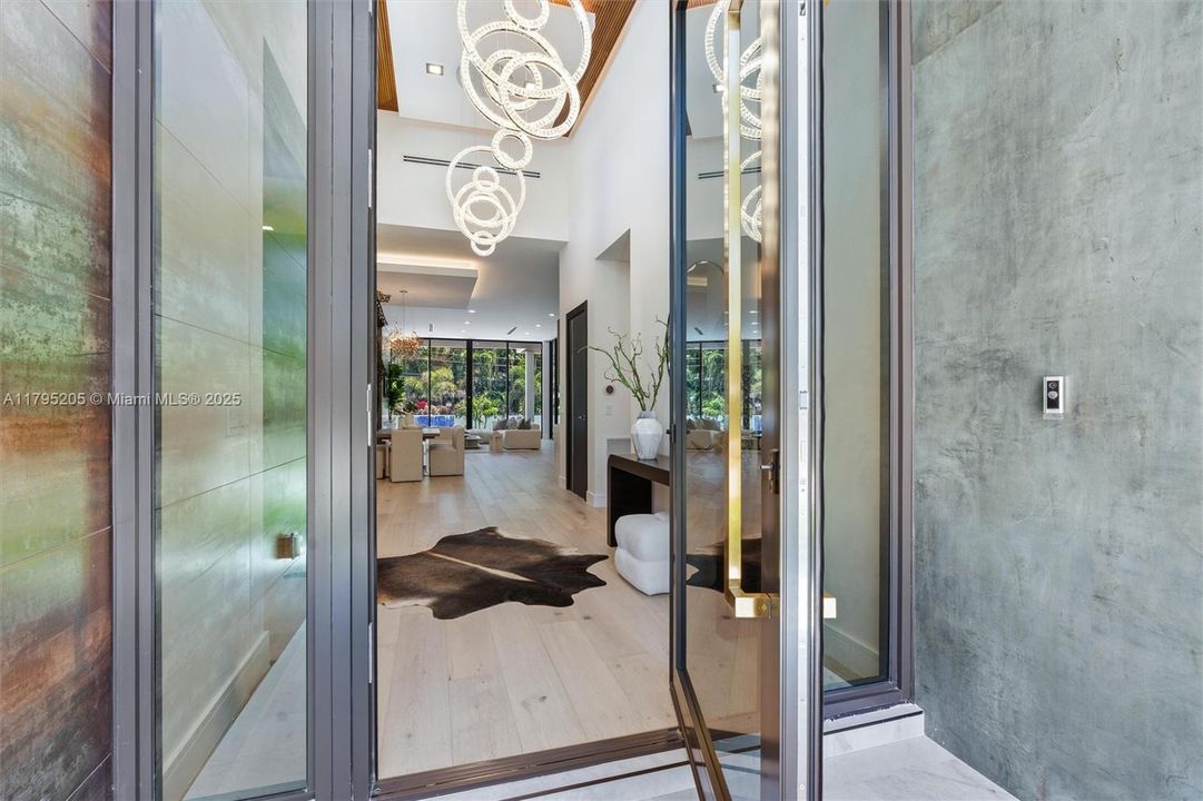 Recently Sold: $3,199,995 (5 beds, 5 baths, 4220 Square Feet)