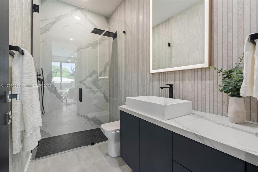 Recently Sold: $3,199,995 (5 beds, 5 baths, 4220 Square Feet)