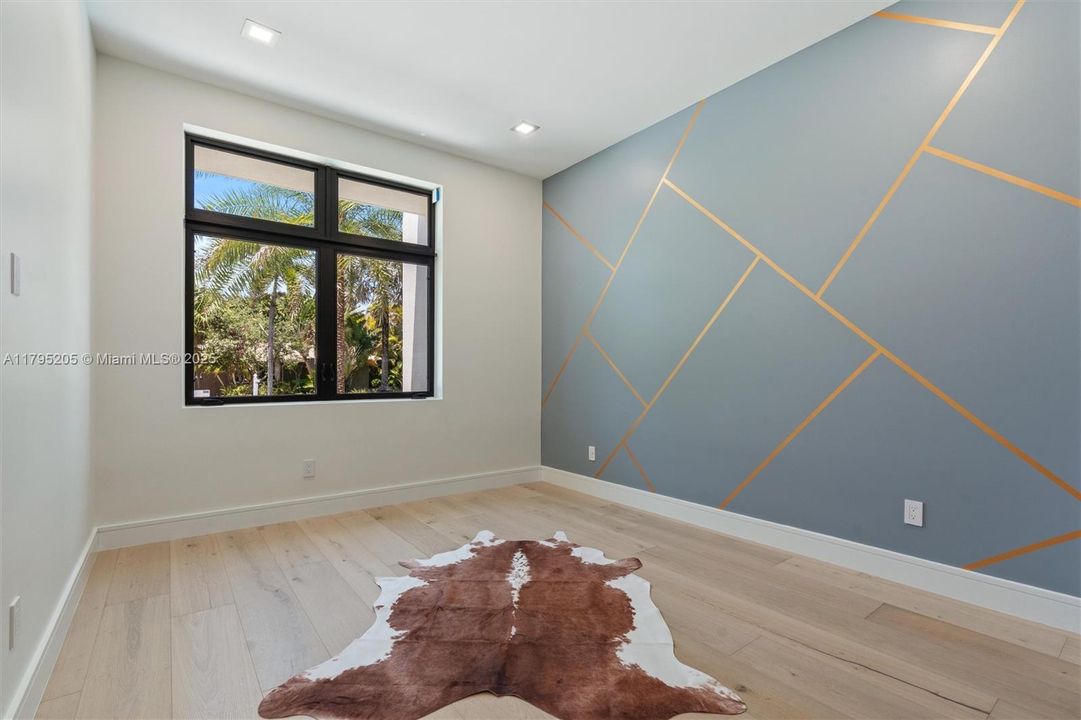 Recently Sold: $3,199,995 (5 beds, 5 baths, 4220 Square Feet)