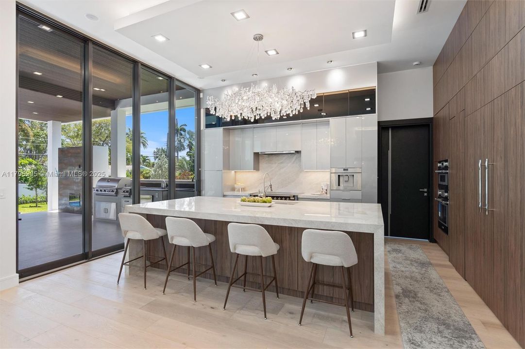 Recently Sold: $3,199,995 (5 beds, 5 baths, 4220 Square Feet)