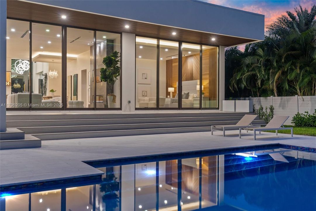 Recently Sold: $3,199,995 (5 beds, 5 baths, 4220 Square Feet)