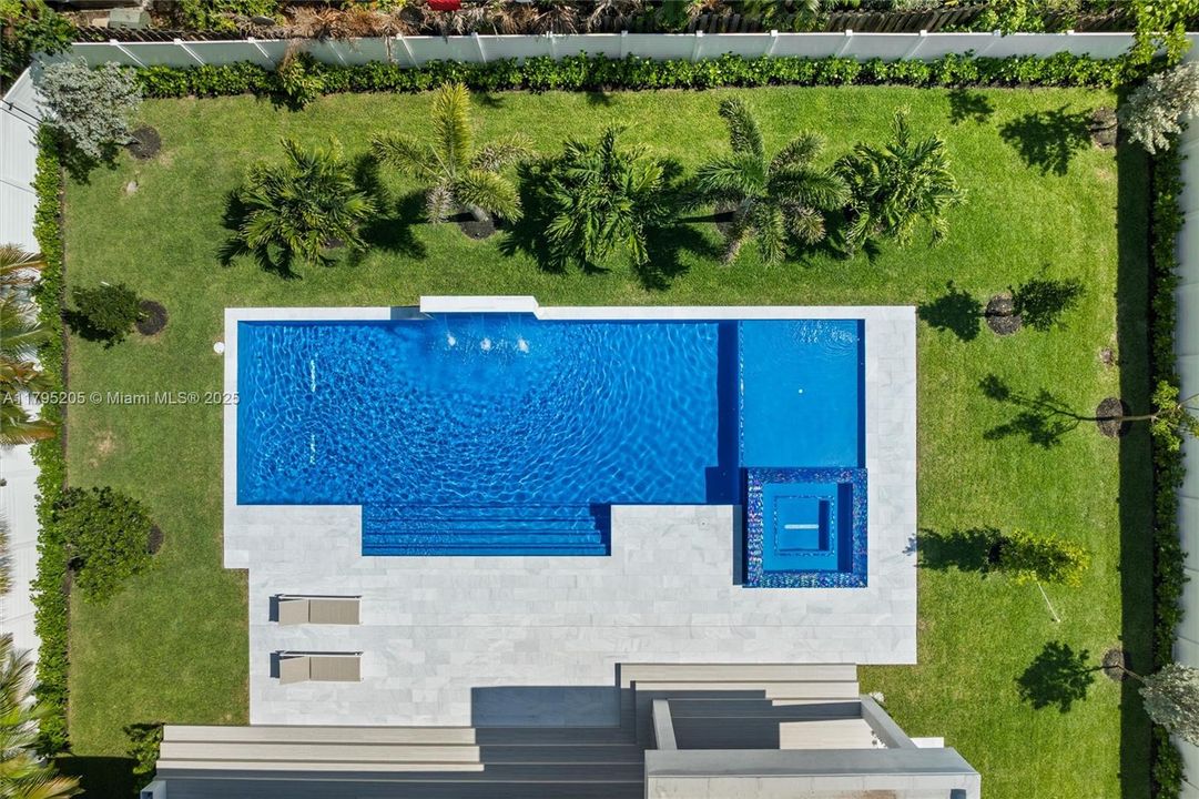 Recently Sold: $3,199,995 (5 beds, 5 baths, 4220 Square Feet)