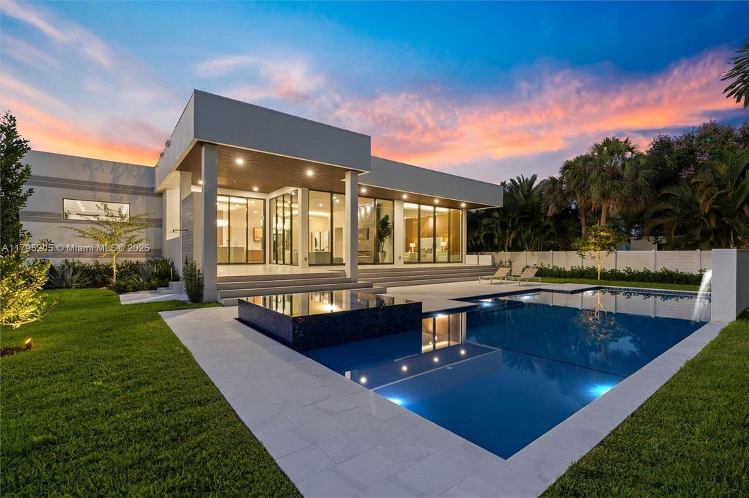 Recently Sold: $3,199,995 (5 beds, 5 baths, 4220 Square Feet)