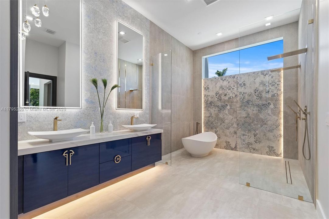 Recently Sold: $3,199,995 (5 beds, 5 baths, 4220 Square Feet)