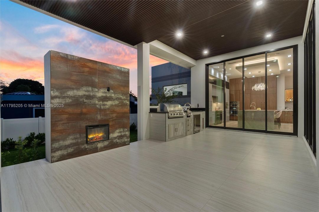 Recently Sold: $3,199,995 (5 beds, 5 baths, 4220 Square Feet)