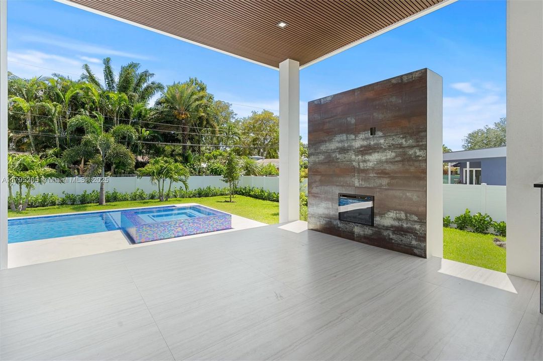 Recently Sold: $3,199,995 (5 beds, 5 baths, 4220 Square Feet)