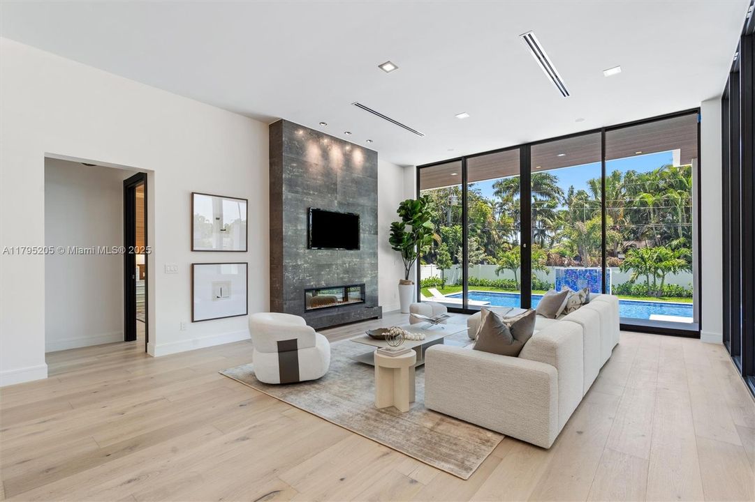 Recently Sold: $3,199,995 (5 beds, 5 baths, 4220 Square Feet)