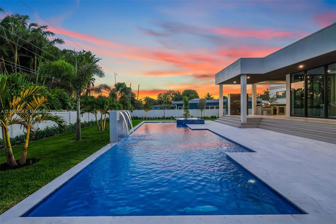 Recently Sold: $3,199,995 (5 beds, 5 baths, 4220 Square Feet)