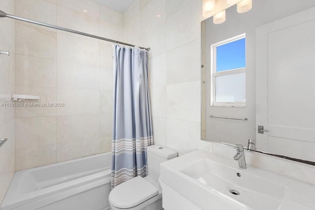 待售: $4,995,000 (6 贝兹, 6 浴室, 3646 平方英尺)