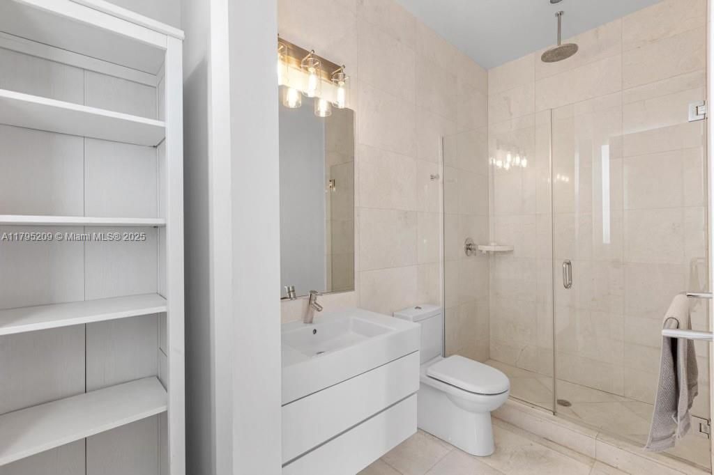 待售: $4,995,000 (6 贝兹, 6 浴室, 3646 平方英尺)