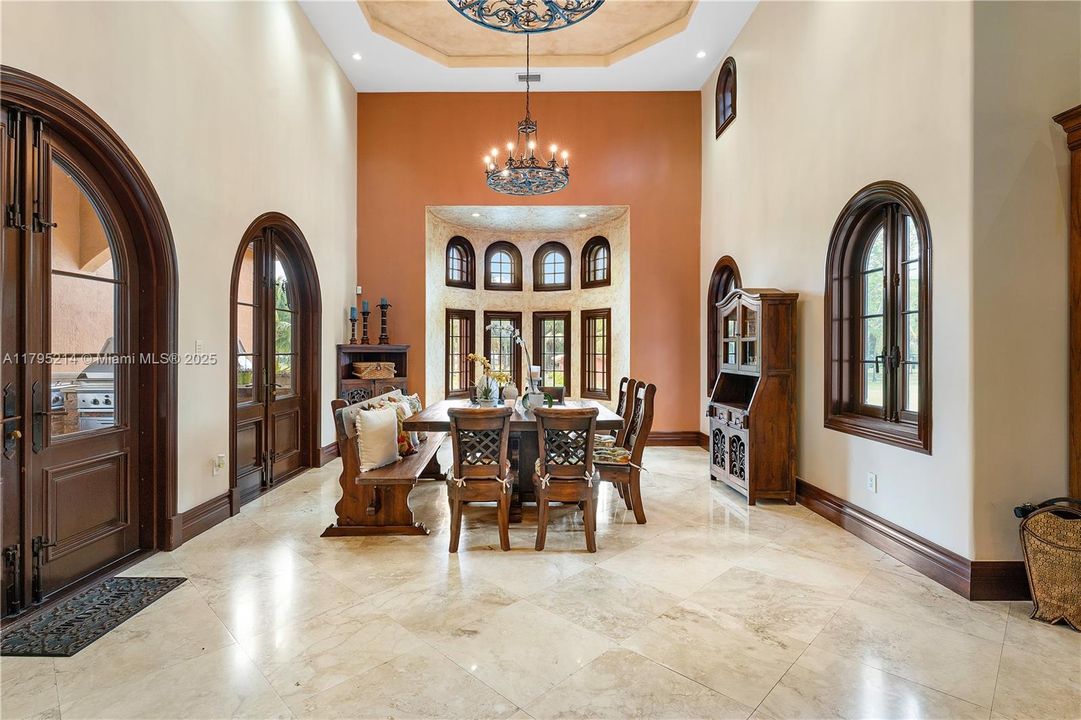 Dining off of kitchen