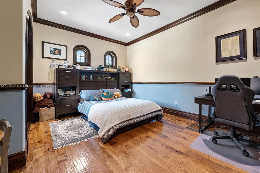 Guest Bedroom - Upper Level