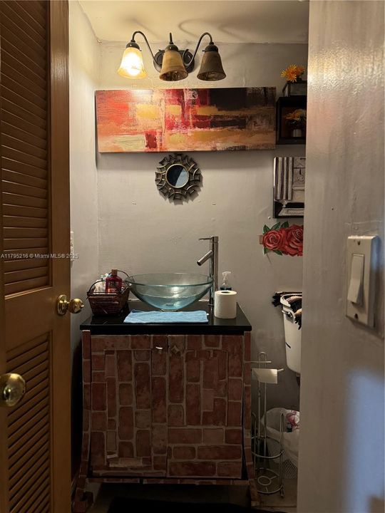 На продажу: $200,000 (2 спален, 2 ванн, 931 Квадратных фут)