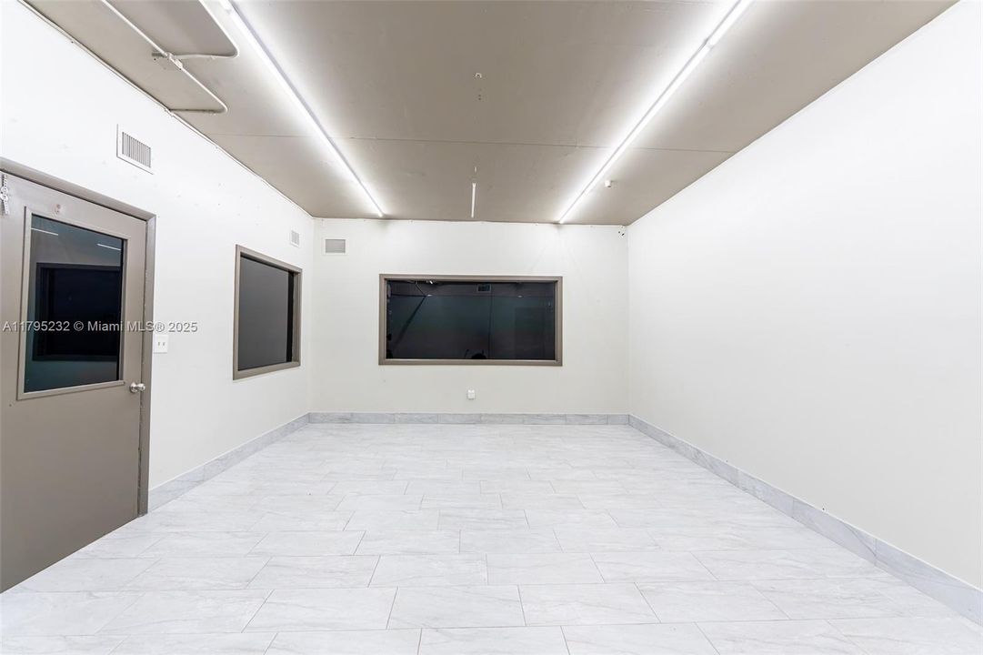 合同活跃: $3,300 (0 贝兹, 0 浴室, 0 平方英尺)