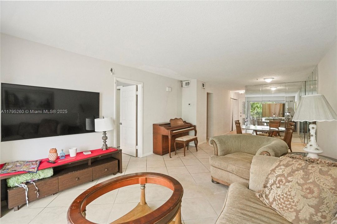 Recently Sold: $155,000 (1 beds, 1 baths, 753 Square Feet)