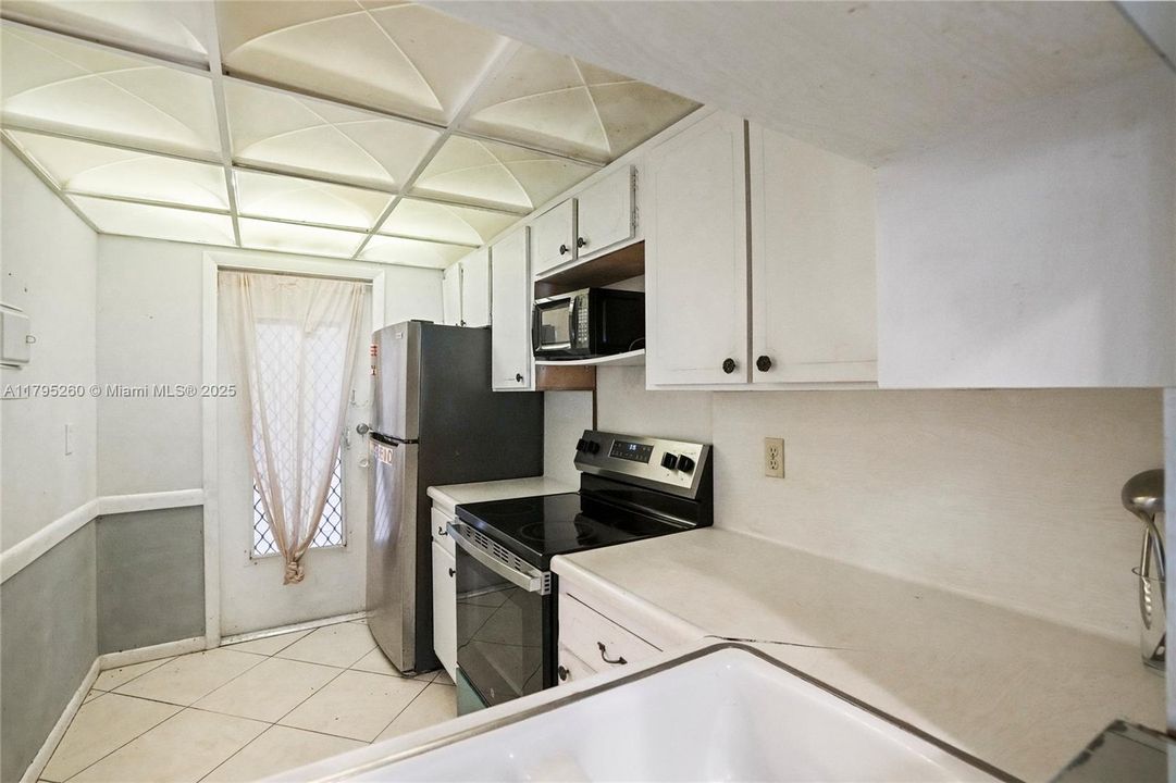 Recently Sold: $155,000 (1 beds, 1 baths, 753 Square Feet)