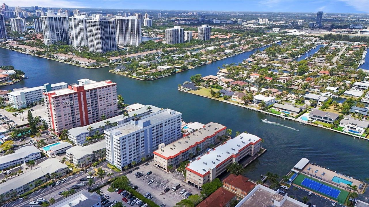 Recently Sold: $155,000 (1 beds, 1 baths, 753 Square Feet)