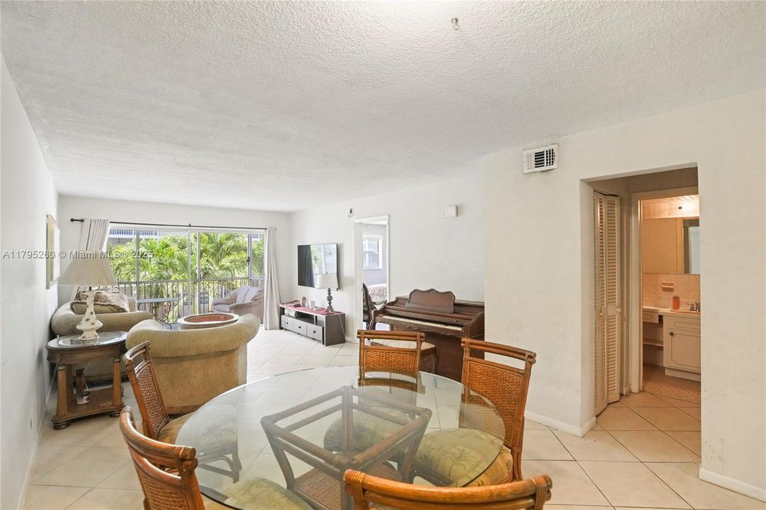 Recently Sold: $155,000 (1 beds, 1 baths, 753 Square Feet)